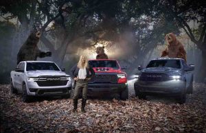 Ram y el actor Glen Powell protagonizan comercial en el Big Game