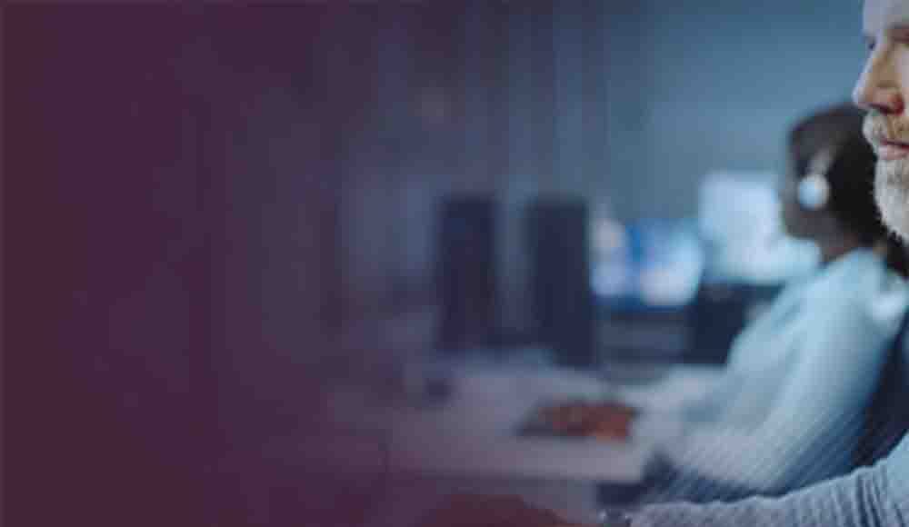 Imagen Check Point perfil short trabajando_