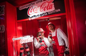 Coca-Cola relanza “Comparte una Coca-Cola” con una experiencia más personal y cercana a la Gen Z