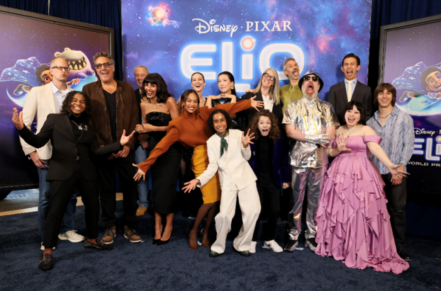 “Elio” de Disney y Pixar deslumbró en la alfombra azul de Hollywood: todo lo que debes saber antes del estreno
