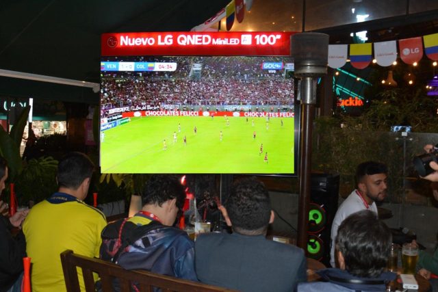 LG revoluciona el entretenimiento en casa en Colombia con el televisor QNED Mini LED AI de 100 pulgadas
