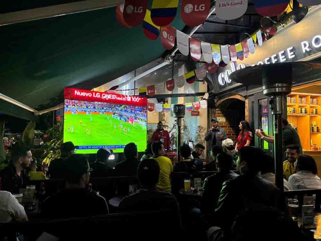 LG revoluciona la experiencia de ver fútbol en casa con su televisor QNED Mini LED de 100 pulgadas
