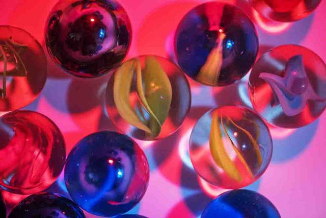 Juegos tradicionales y videojuegos: una conexión que une generaciones