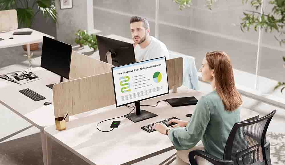 GPG-25-MON-VG58-Scenario Photo-Hot Desking