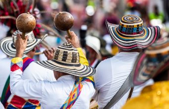 Carnaval de Barranquilla 2026: El turismo extranjero se toma la «Arenosa» más allá de la fiest