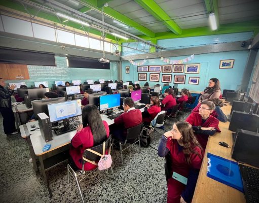 Tecnología que transforma aulas: Suba impulsa la educación con nueva dotación digital