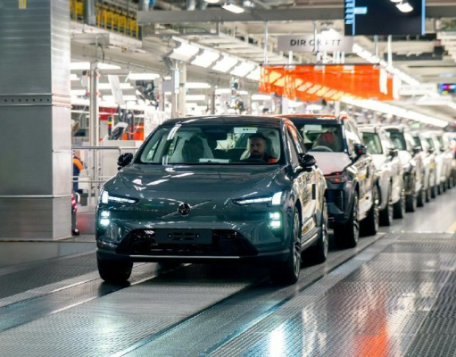 Volvo EX60: el SUV eléctrico que marca un antes y un después ya entra en producción