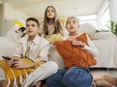 Roku recomienda películas y series para disfrutar en familia durante las vacaciones de mitad de año
