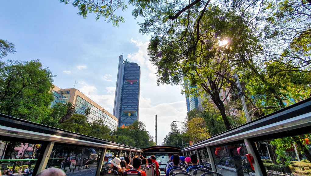 CDMX- AUTOBUS DESCAPOTADO