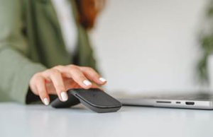 Logitech presenta Mobi Fold, su primer mouse plegable pensado para profesionales en movimiento