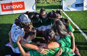 Antes de entrar en la cancha, dos jóvenes ya ganaron el partido de sus vidas