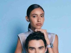El accesorio que conquistó el estilo de 2026: el smartphone deja atrás al reloj y las gafas