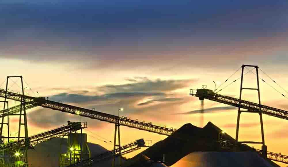mining_facility_evening_sandpiles_conveyor_belts_2103_hi_2600x1950.jpg