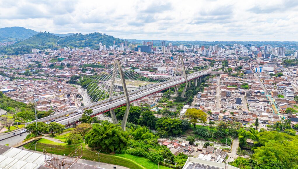 Stunning,Aerial,View,Of,The,Pereira,Bridge,Connecting,Urban,Landscape