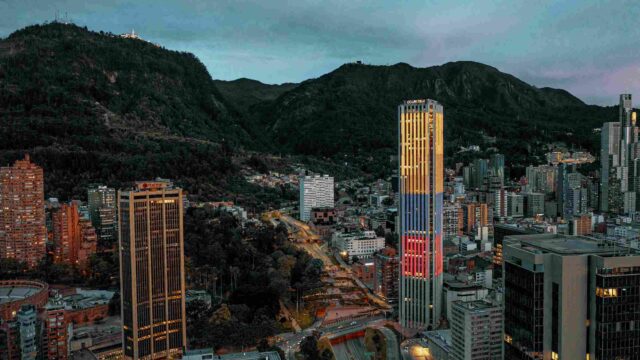 El mirador de la Torre Colpatria: cambiar la escala para comprender la historia, arquitectura e identidad de Bogotá