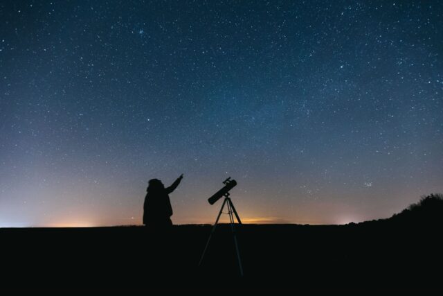 La Torre Colpatria transforma su mirador este octubre: astronomía con el Planetario, picnic panorámico, fitness y cultura pop