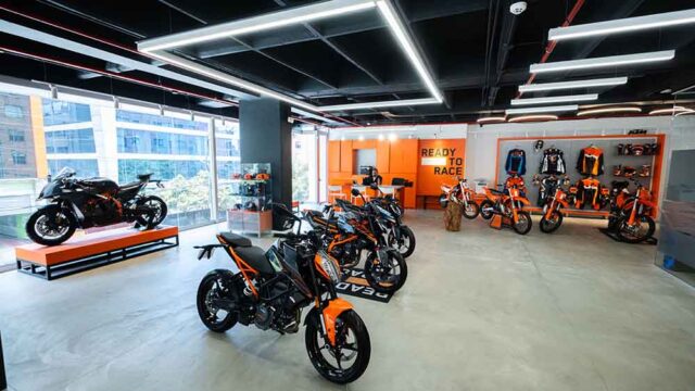 KTM estrena vitrina insignia en Bogotá y reúne tres grandes marcas del motociclismo