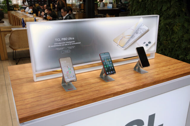 TCL lanza en Colombia la Serie P80: pantallas AMOLED con tecnología NXTPAPER, teleobjetivo periscópico de 50 MP e Inteligencia Artificial