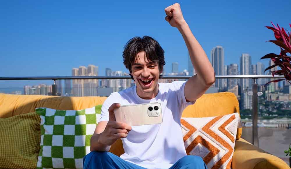 REDMI Note 17 Pro Max 5G_3 DOU video game playing.