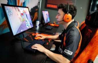 Sony renueva sus audífonos para gaming con nuevos colores inspirados en los esports