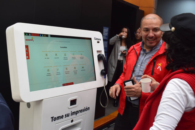 La Línea 195 de Bogotá cumple 25 años e impulsa la atención ciudadana con ‘Alex’, su agente de voz con inteligencia artificial